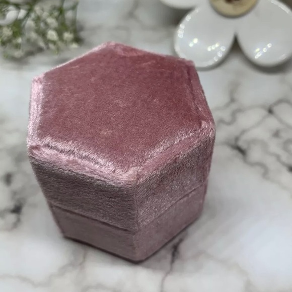 Baby Pink Hexagon Velvet Ring Box - Picture 3 of 3